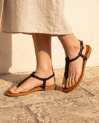 Alma — Sandalia Plana de Dedo con Tira en T - zapatos de mujer Calenzo