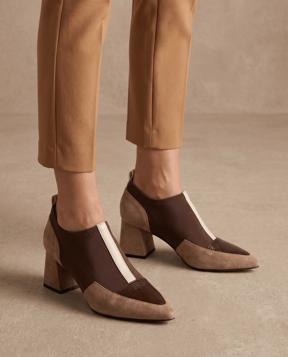 Ariadna · Zapato Abotinado de Punta Fina - zapatos de mujer Calenzo