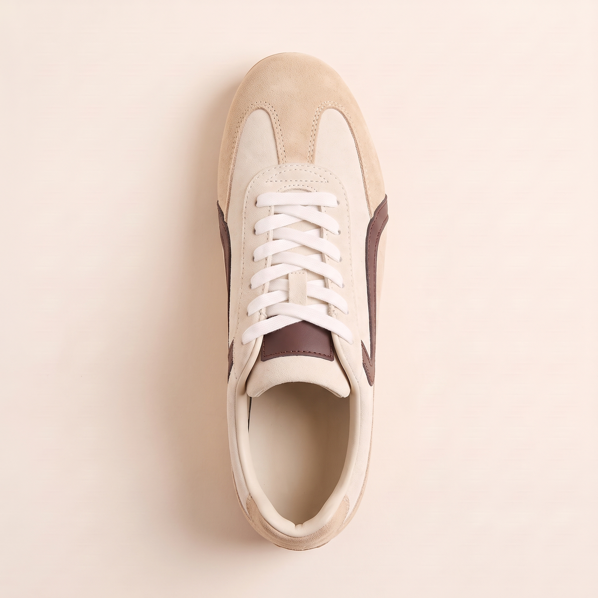 Bruna zapatilla retro efecto ante, vista superior con cordones