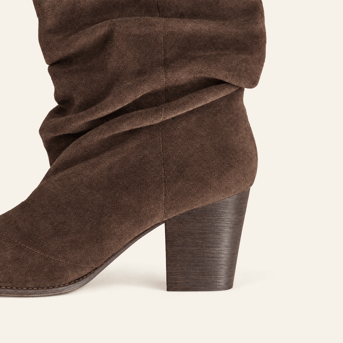 Castellana · Bota Slouch de Efecto Ante con Punta Almendrada - zapatos de mujer Calenzo