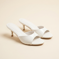 Lola mule kitten charol blanco, tres cuartos