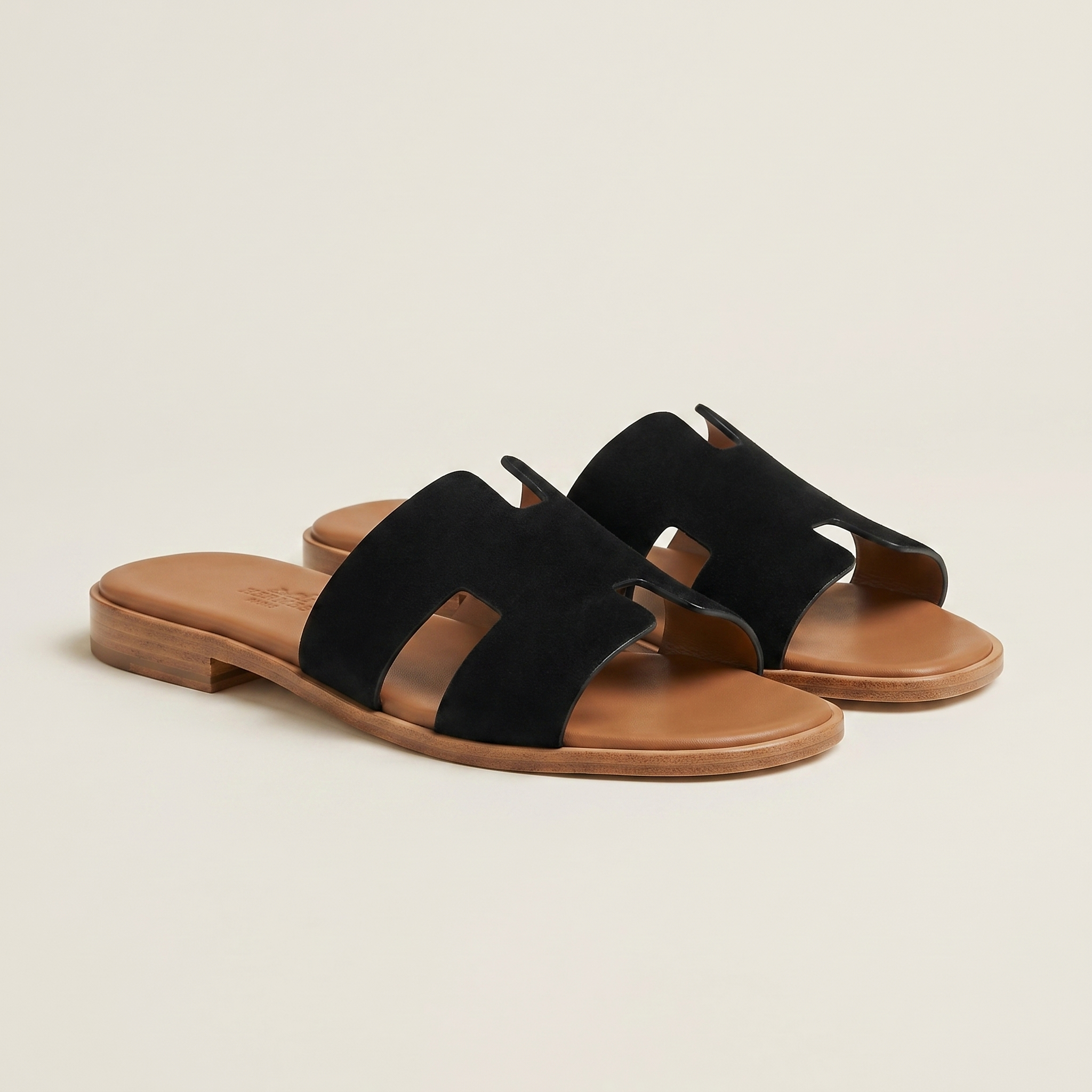 Sandalia plana corte H negro - 3/4 par