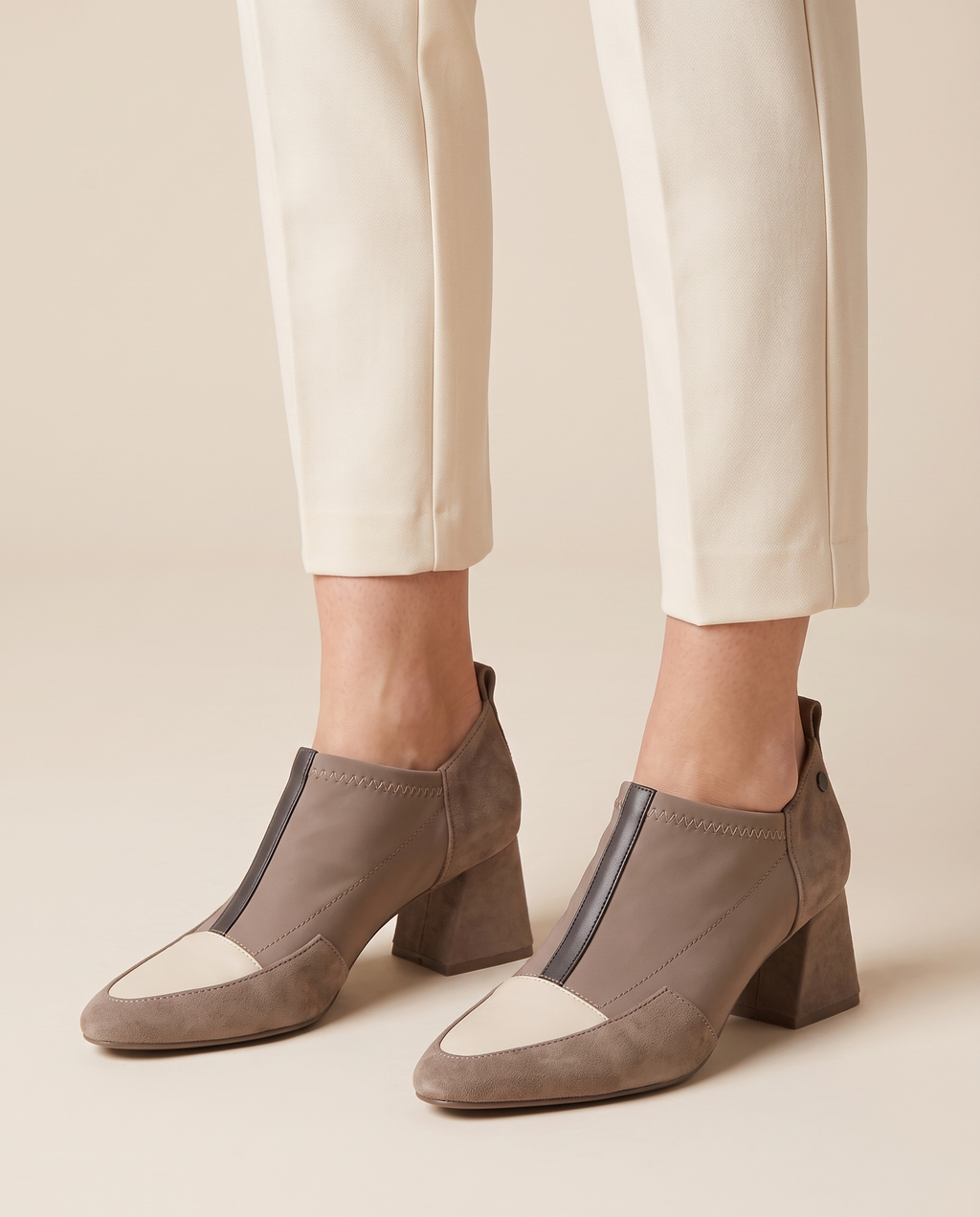 Ariadna kaki, puesto