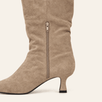 Lagasca · Bota Alta de Efecto Ante con Punta Fina - zapatos de mujer Calenzo