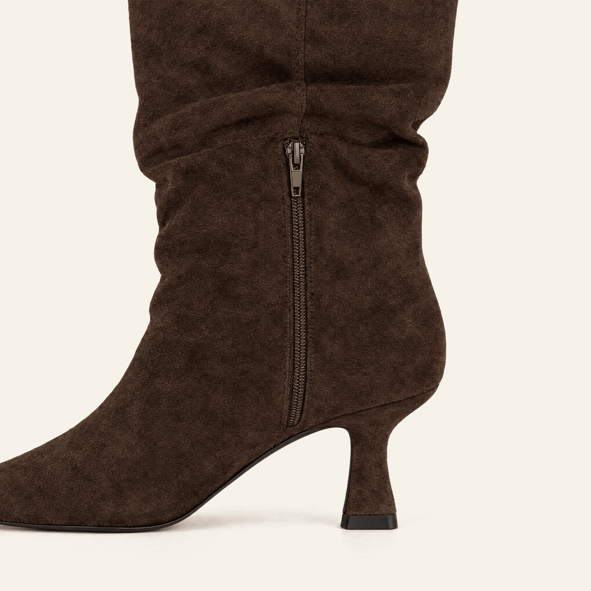 Lagasca · Bota Alta de Efecto Ante con Punta Fina - zapatos de mujer Calenzo