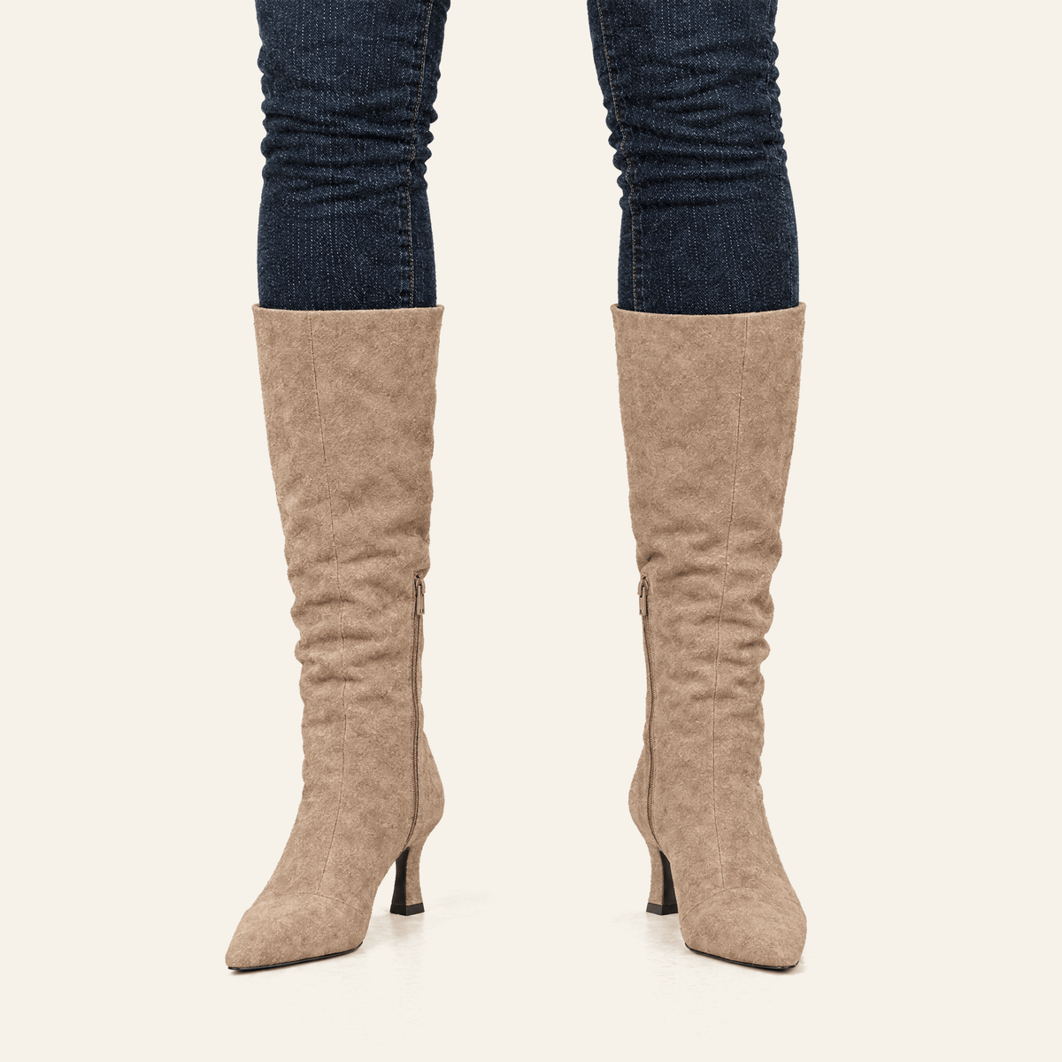 Lagasca · Bota Alta de Efecto Ante con Punta Fina - zapatos de mujer Calenzo