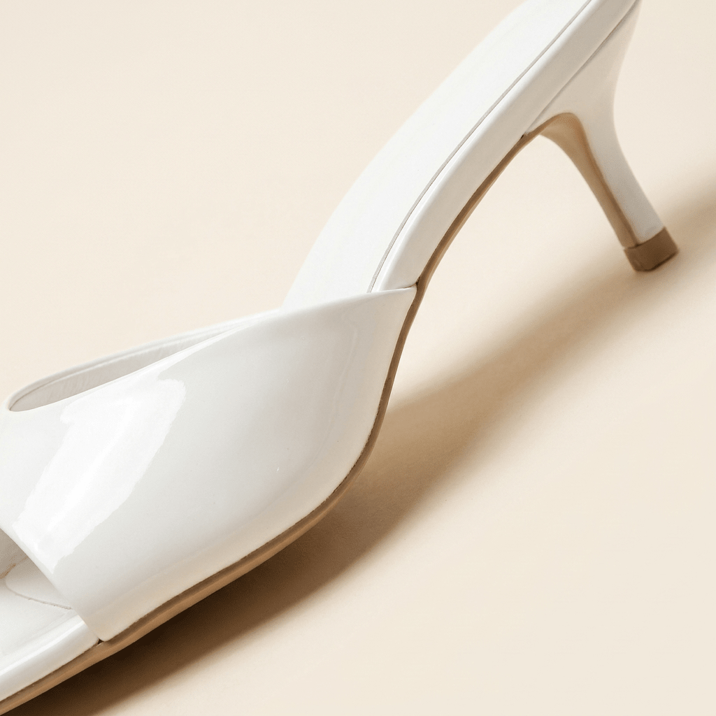 Lola · Mule de Tacón Kitten en Charol - zapatos de mujer Calenzo