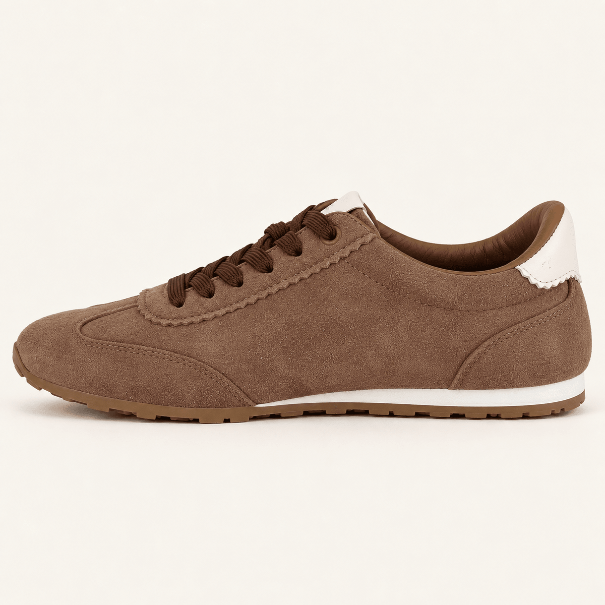 Malasaña · Zapatilla Retro de Efecto Ante con Dije de Corazón - zapatos de mujer Calenzo