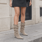 Mireia · Bota Slouch de Ante con Tacón Kitten - zapatos de mujer Calenzo