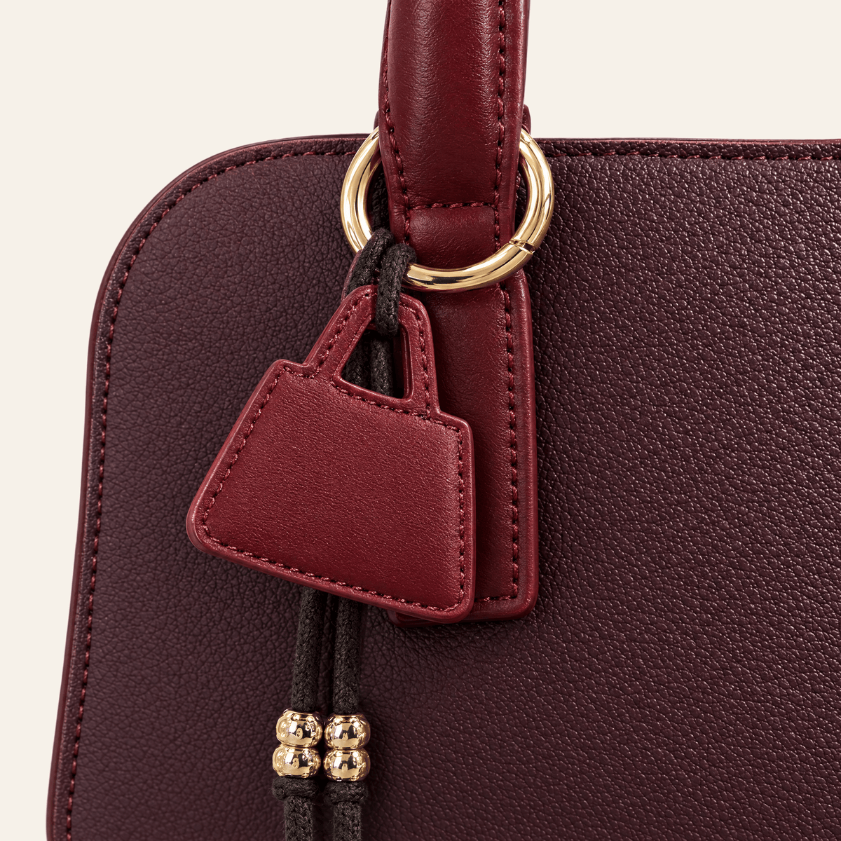 Ópera · Mini Bolso Estructurado con Dije — Burdeos - zapatos de mujer Calenzo