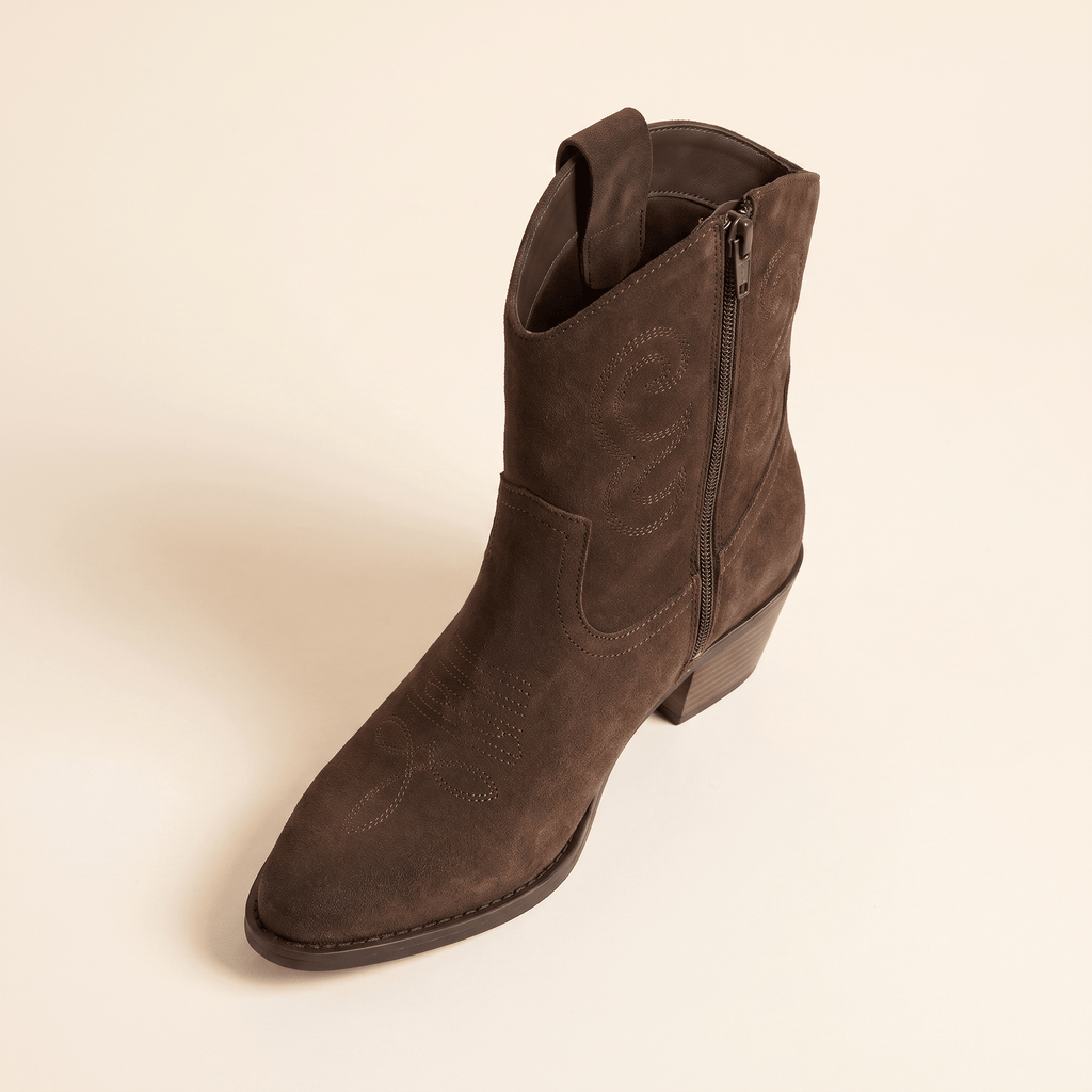 Rocío · Botín Cowboy Bordado de Ante - zapatos de mujer Calenzo