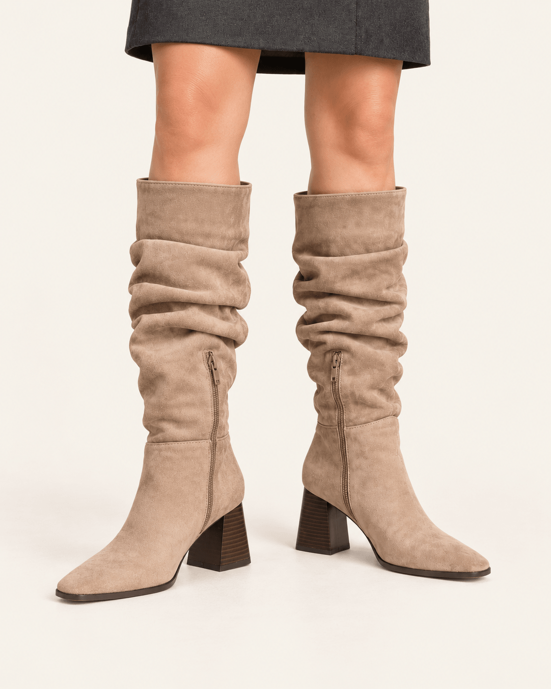 Serrano · Bota Slouch de Efecto Ante con Tacón Ancho - zapatos de mujer Calenzo
